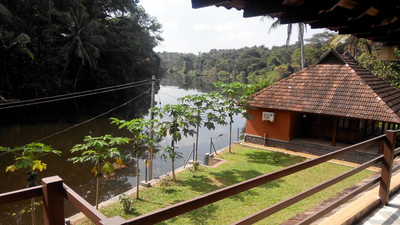 7Th Heaven Resorts Kochi Bagian luar foto