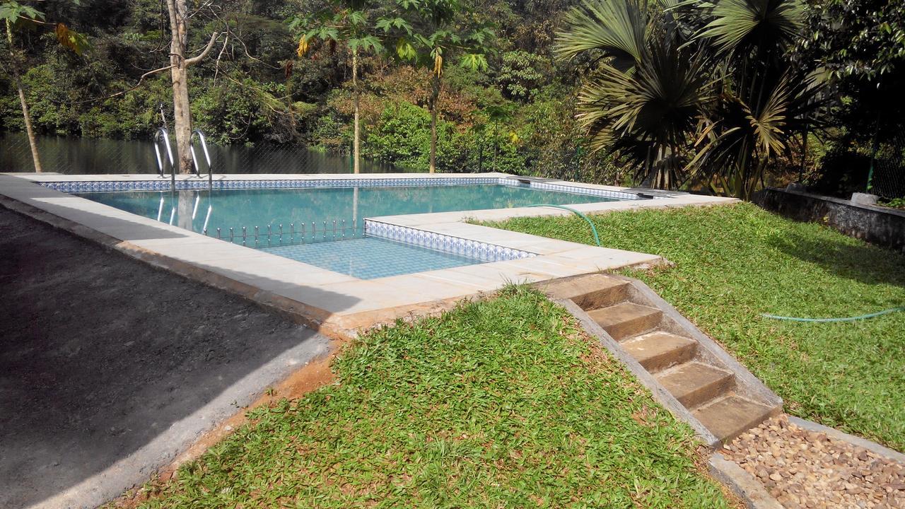 7Th Heaven Resorts Kochi Bagian luar foto